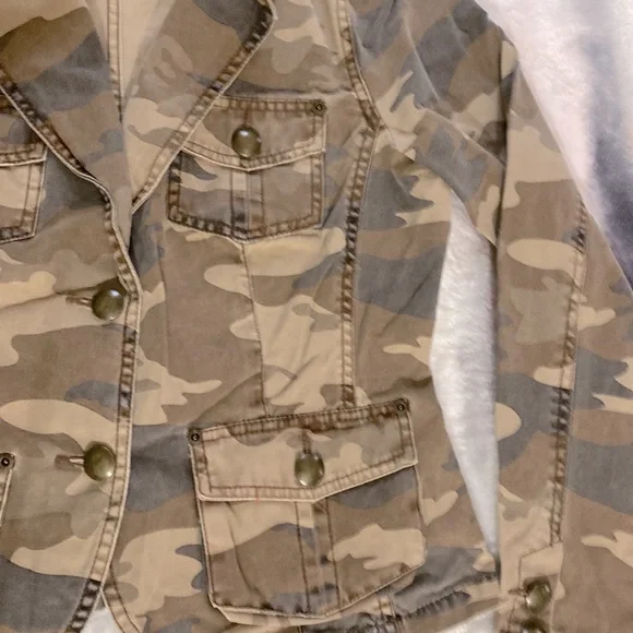 Faded Glory camo jeans jacket size 8/10 M - Picture 2 of 7